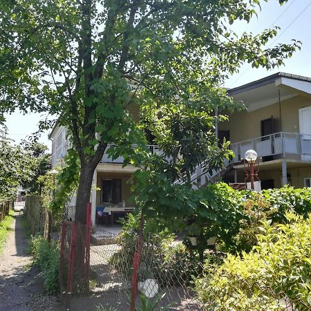Guest House Of Givi Kobuleti Ngoại thất bức ảnh