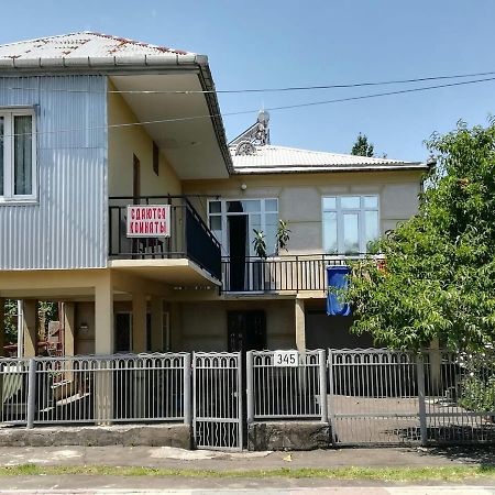 Guest House Of Givi Kobuleti Ngoại thất bức ảnh